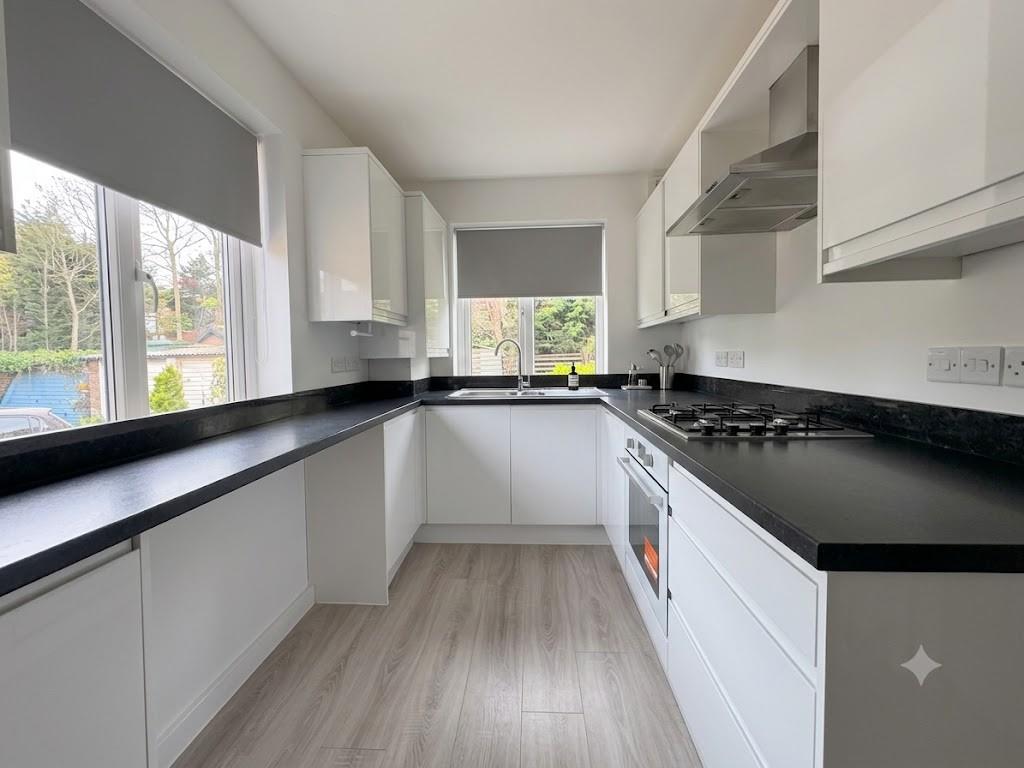 2 bed property in Daws Lane, Mill Hill, NW7, Mill Hill